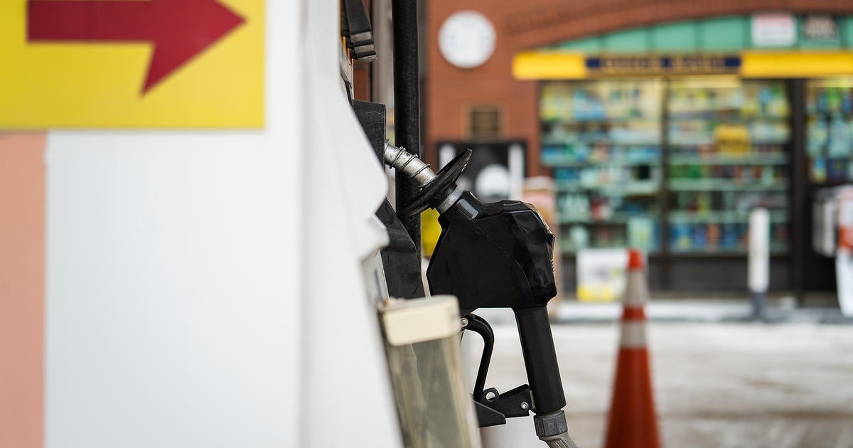 Gas prices keep dropping in Massachusetts and across US for Thanksgiving travel