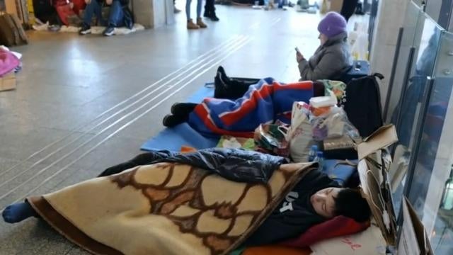 cbsn-fusion-humanitarian-crisis-deepens-in-war-torn-ukraine-as-russian-forces-attack-major-cities-thumbnail-921565-640x360.jpg 