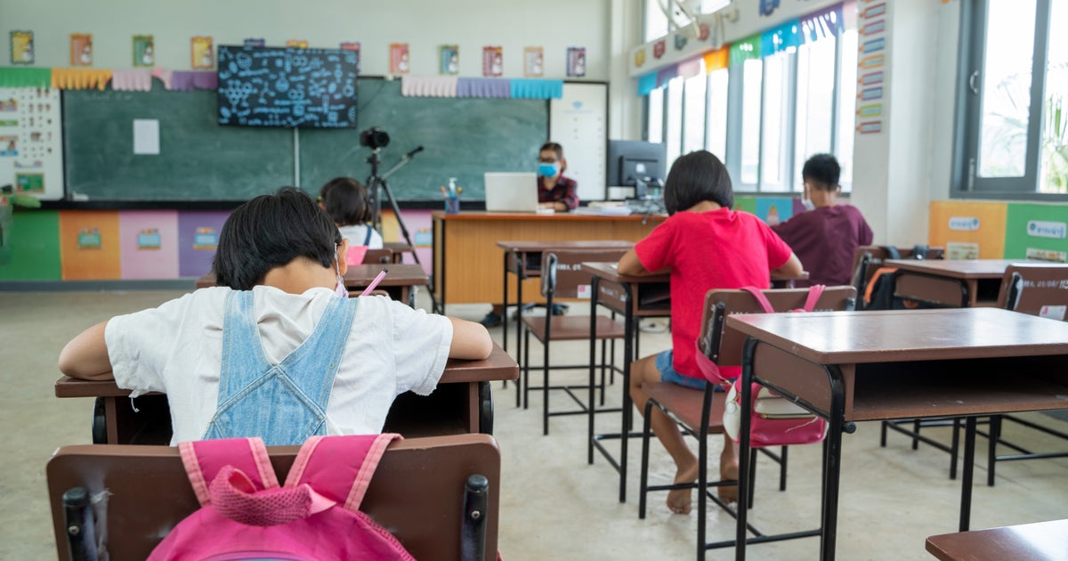 Broward Education Foundation’s College Source Generate returns to advantage below-resourced learners Broward Education Foundation’s College Source Generate returns to advantage below-resourced learners