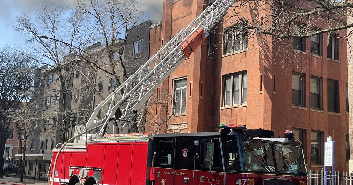 Chicago fire crews battle blaze in Edgewater neighborhood - CBS Chicago