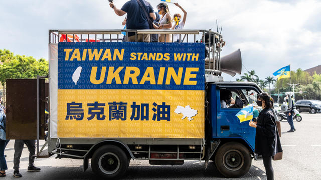 Taipei residents gather to support Ukraine 