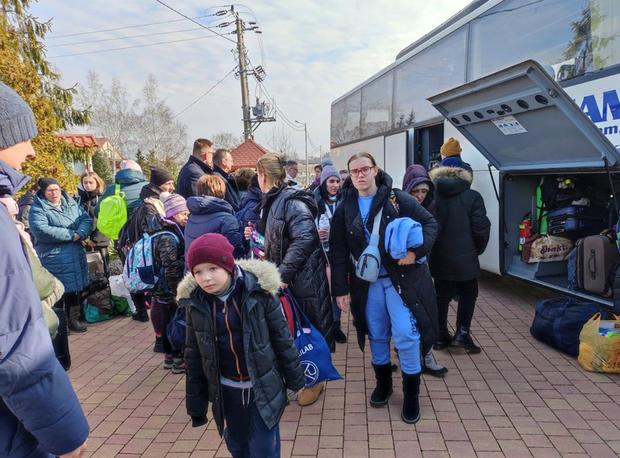 Ukrainian refugees arrive at Polish Dominican priory. 