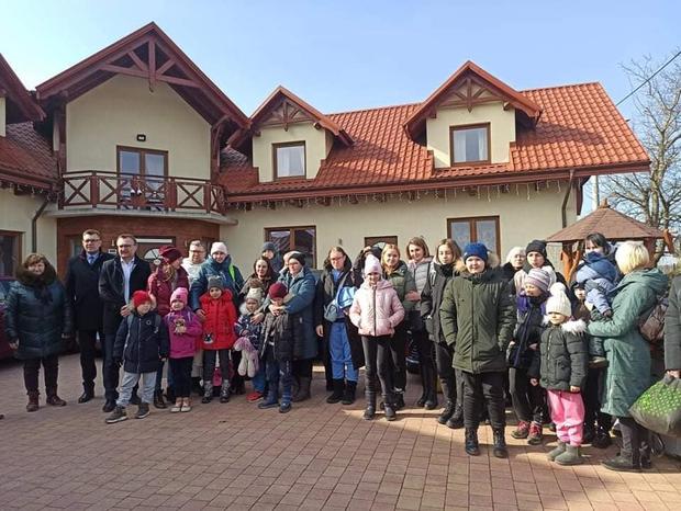 Ukrainian refugees helped by Dominicans flee to Poland. 