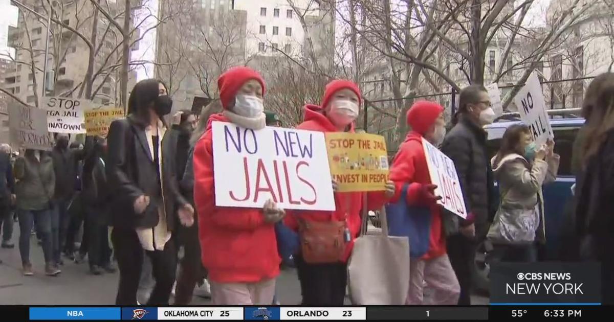 Hundreds protest plan to build new jail in Chinatown - CBS New York