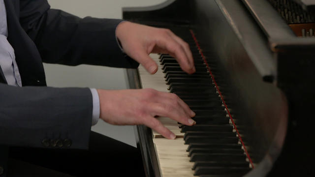 fingersonkeys-929786-640x360.jpg 