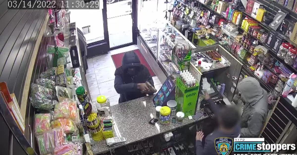 Nypd Searching For Suspects Caught On Video Robbing Brooklyn