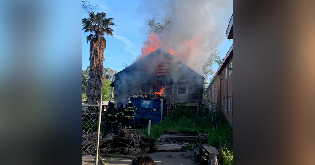 Fire Breaks Out At Home In Sacramento - CBS Sacramento