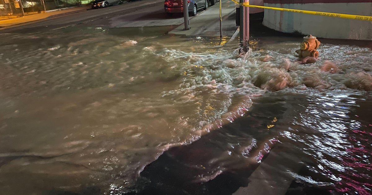 Water main break floods streets in Westlake District - CBS Los Angeles