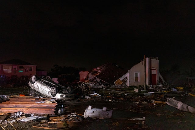 Tornado strikes New Orleans area 