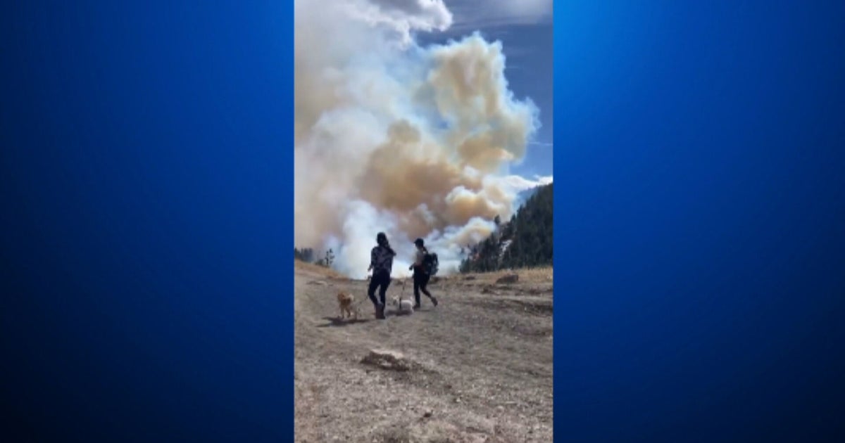 VIDEO: Hikers Run To Safety From NCAR Fire In Boulder - CBS Colorado