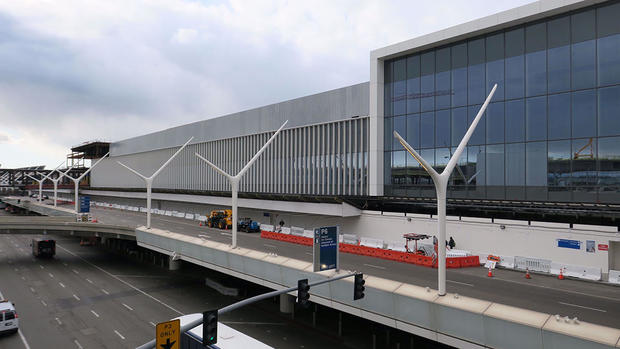 delta-terminal-ribbon-cutting.jpg 