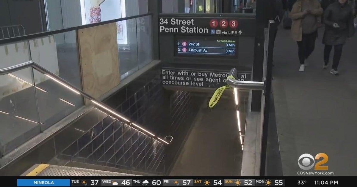 Man slashed in head at subway entrance in Penn Station - CBS New York
