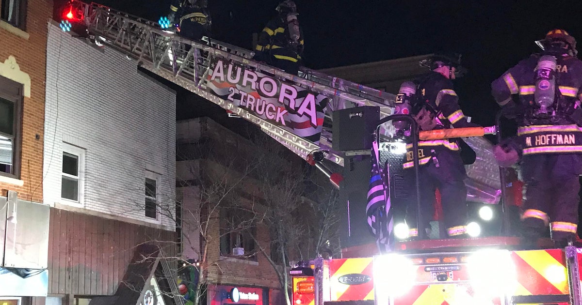 7 people injured, 2 in seriously in apartment fire in Aurora - CBS Chicago