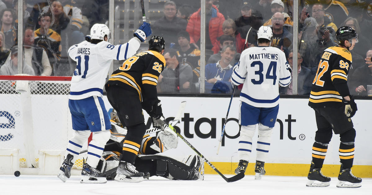 Matthews scores league-leading 49th, Leafs beat Bruins 6-4