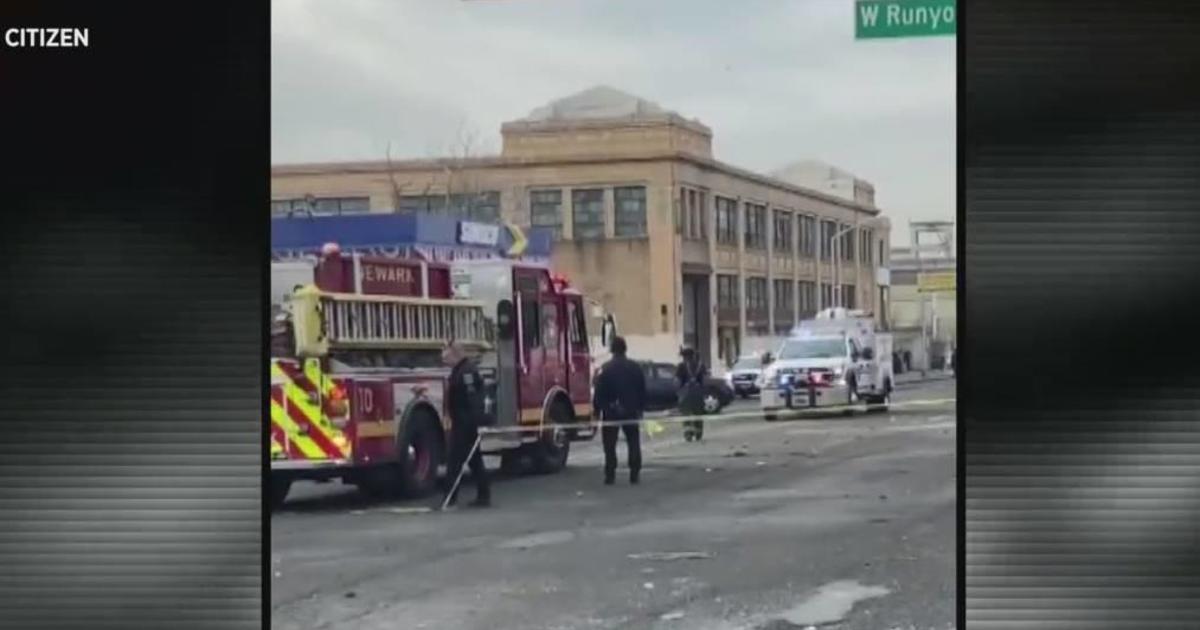 Police 2 Killed In Newark Crash Involving Stolen Car Cbs New York