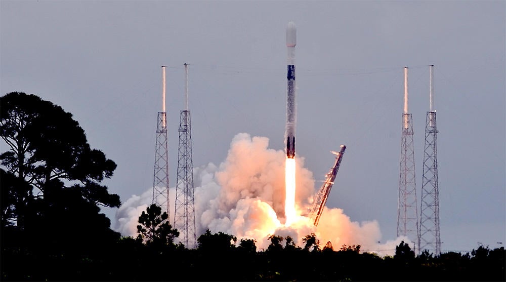 040122-f9-launch.jpg 