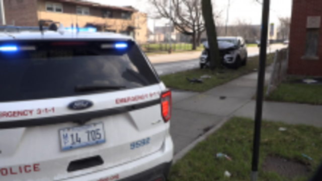 man-killed-after-suv-slams-into-tree-on-marquette-040322-thumb.png 
