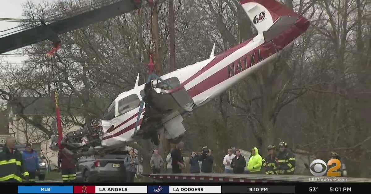 Pilot injured after small plane crashed in New Jersey neighborhood