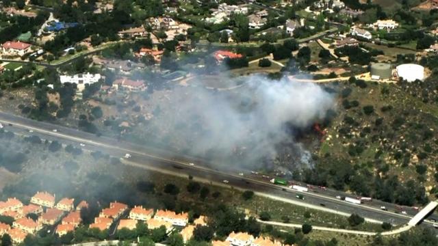 Small brush fire erupts off 118 Freeway in Chatsworth 