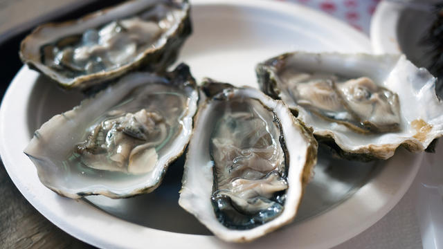 oysters-raw.jpg 