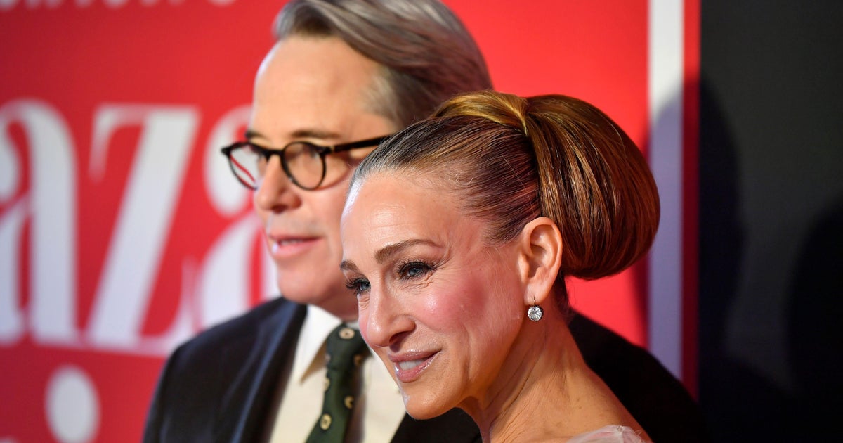 Sarah Jessica Parker tests positive for COVID, putting "Plaza Suite" on