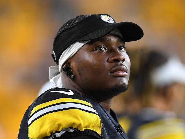 Pittsburgh Steelers quarterback Dwayne Haskins (3) passes against