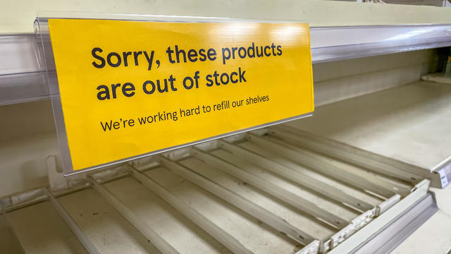 Empty Supermarket Shelves Apology Sign. Covid19 Coronavirus Pandemic affecting supply lines and deliveries due to lockdowns and closed borders. UK Pingdemic causes many essential food and retail staff to self isolate. 