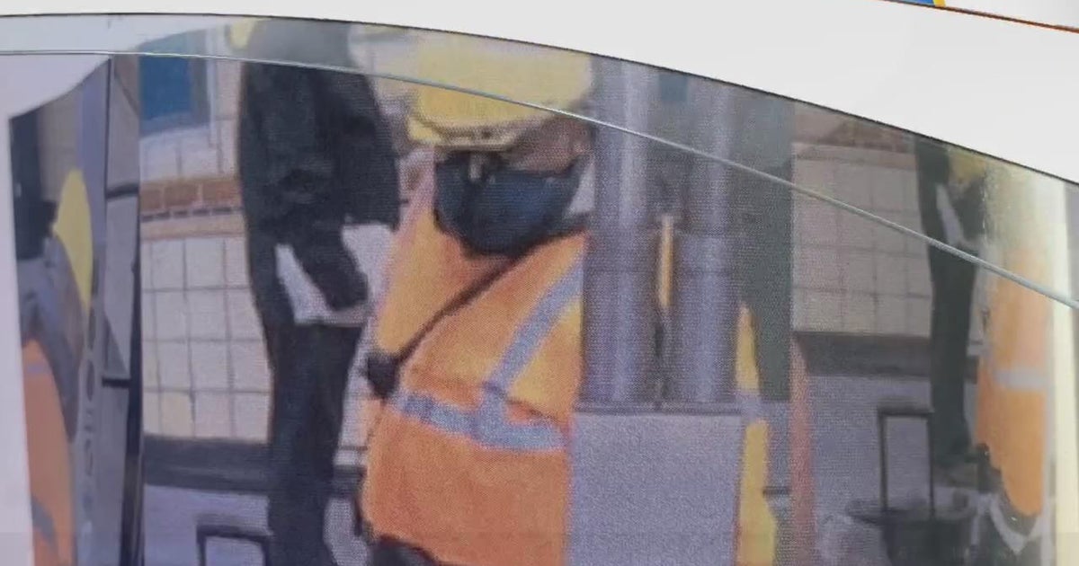 Investigators release new images of Brooklyn subway shooting suspect ...