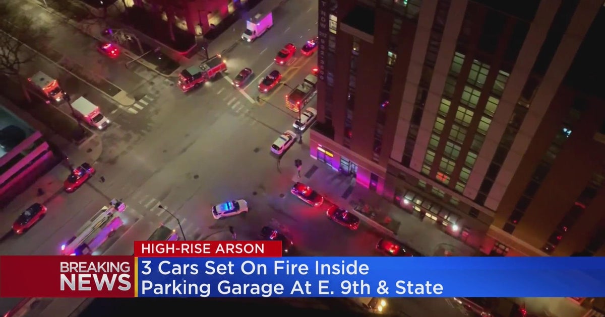 3 cars set on fire inside South Loop parking garage - CBS Chicago