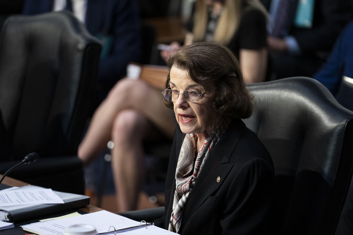 Feinstein issues defense after report alleging her memory is ...