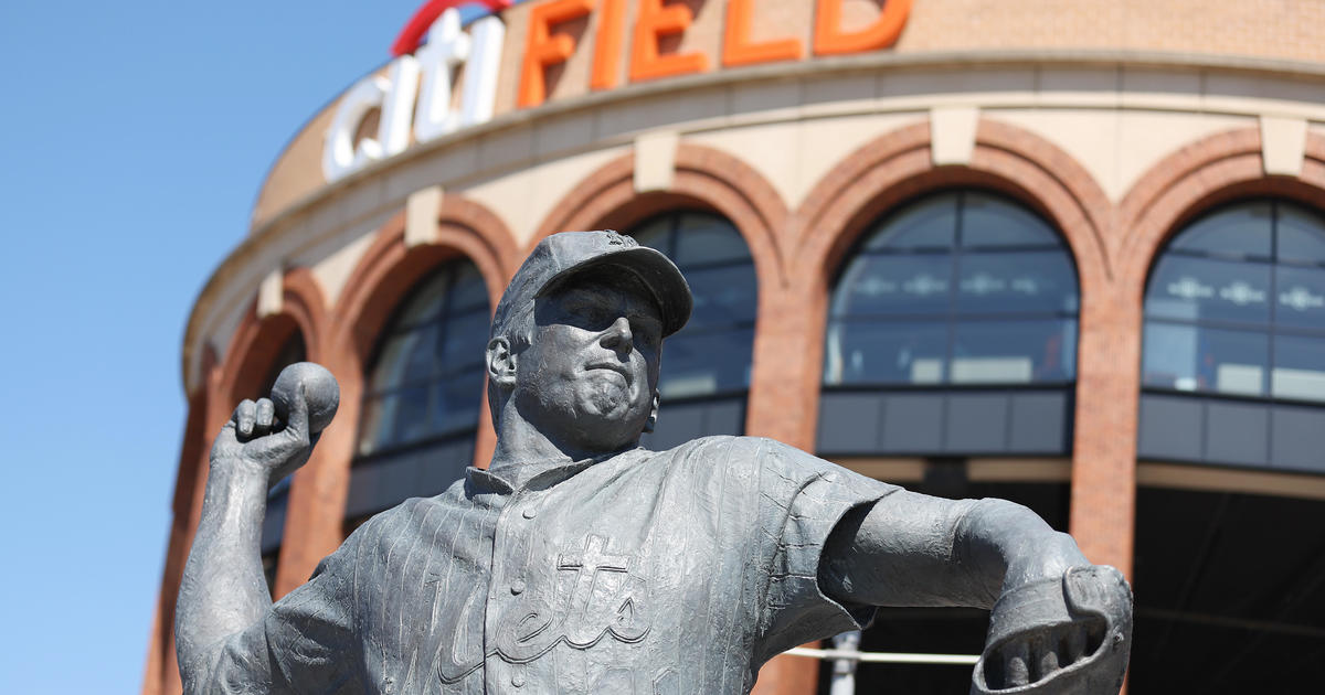 SEE IT: Tom Seaver statue unveiled outside Citi Field
