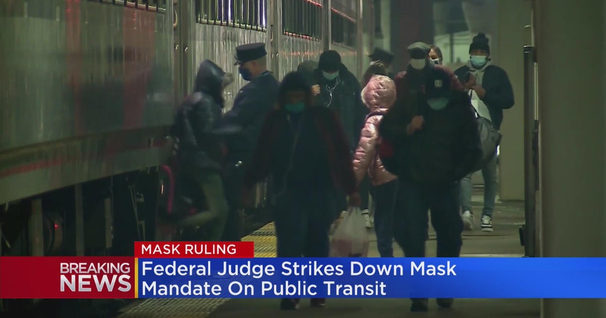 Federal judge strikes down mask mandate on public transit - CBS Chicago