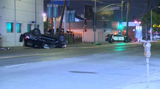 2 LAPD officers hurt in crash during pursuit in Hollywood 