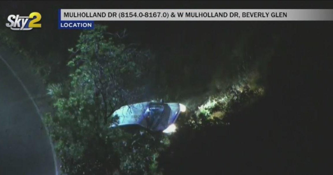 Stolen SUV crashes in Hollywood Hills during chase - CBS Los Angeles