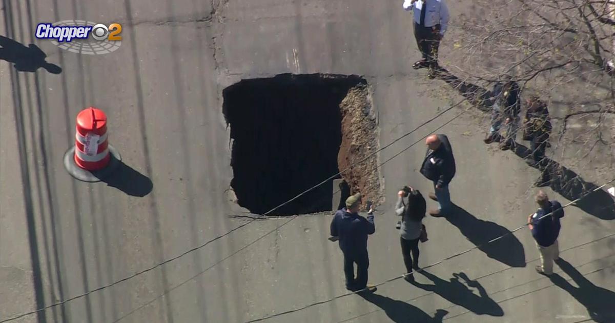 Watermain break, sewer collapse cause huge sinkhole in Jersey City street CBS New York