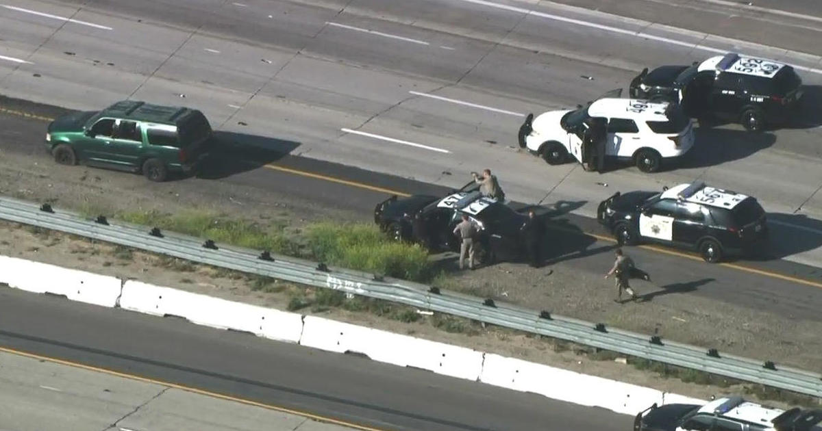 Man In Custody After Pursuit Standoff On 5 Freeway In Valencia Cbs Los Angeles