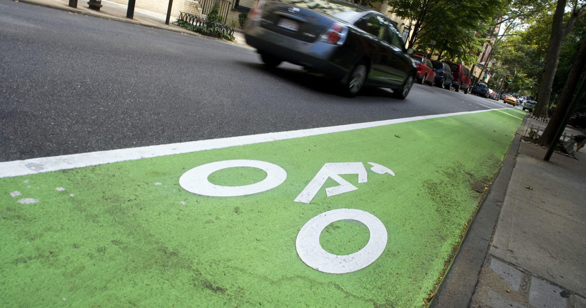 New York City’s plan to build 300 miles of bike lanes is failing. Here are some reasons why.