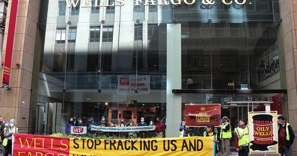 activists-briefly-occupy-wells-fargo-demand-action-on-climate-change