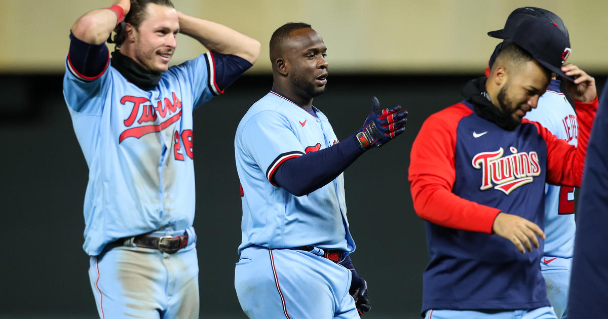 Tigers throw it away, wild toss in 9th gives Twins wild win