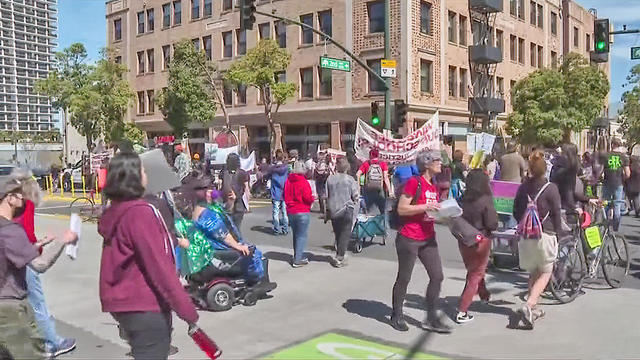 Protesters March in Oakland to Oppose School Closures 