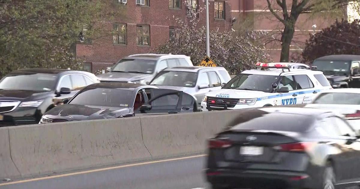 Suspects In Bronx Armed Robbery Arrested After Leading Police On Chase Into Manhattan Cbs New York 3975