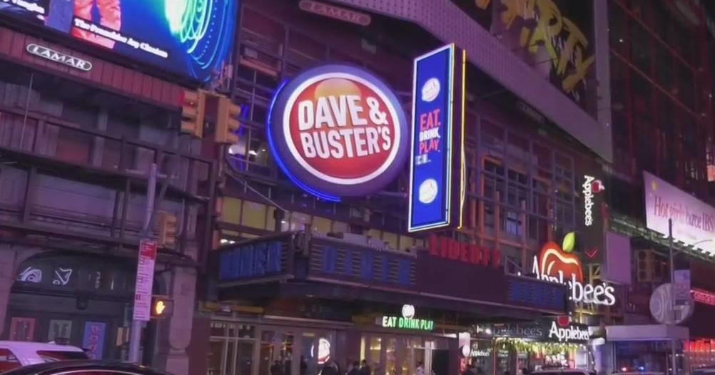 Man fatally stabbed inside Times Square Dave & Buster's CBS New York