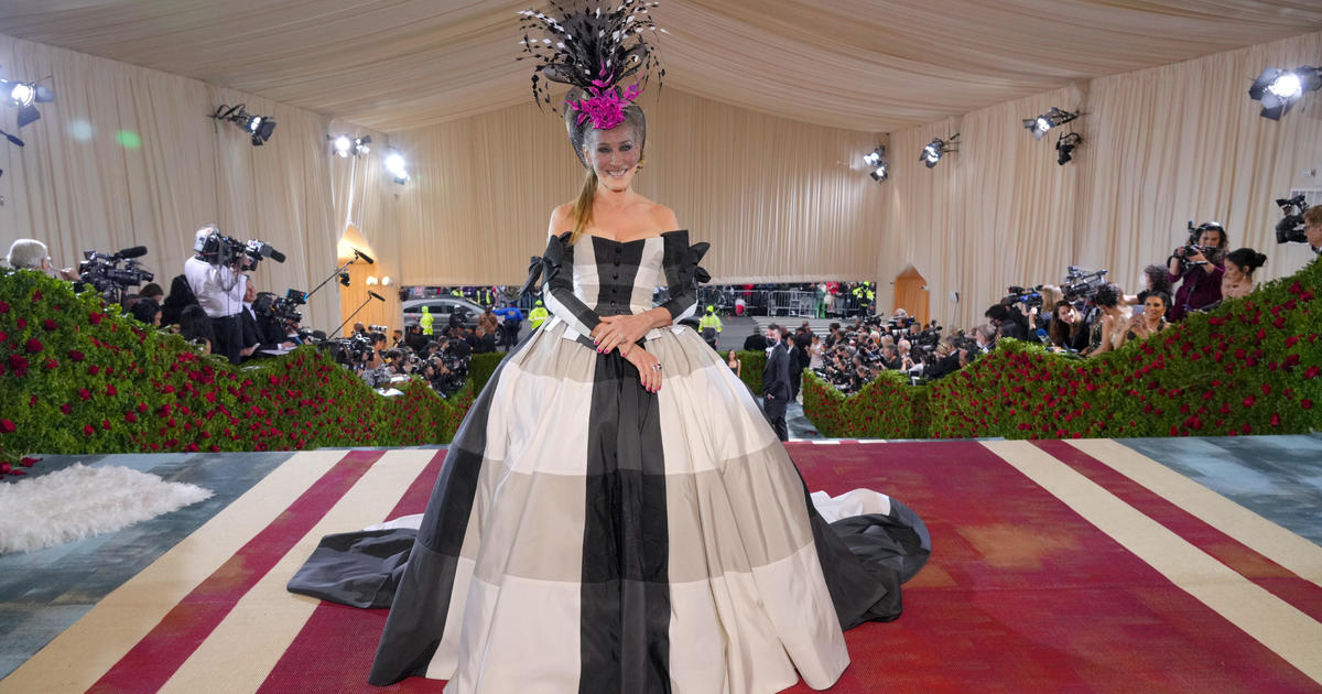 Emma Chamberlain attends The 2022 Met Gala Celebrating In America: News  Photo - Getty Images