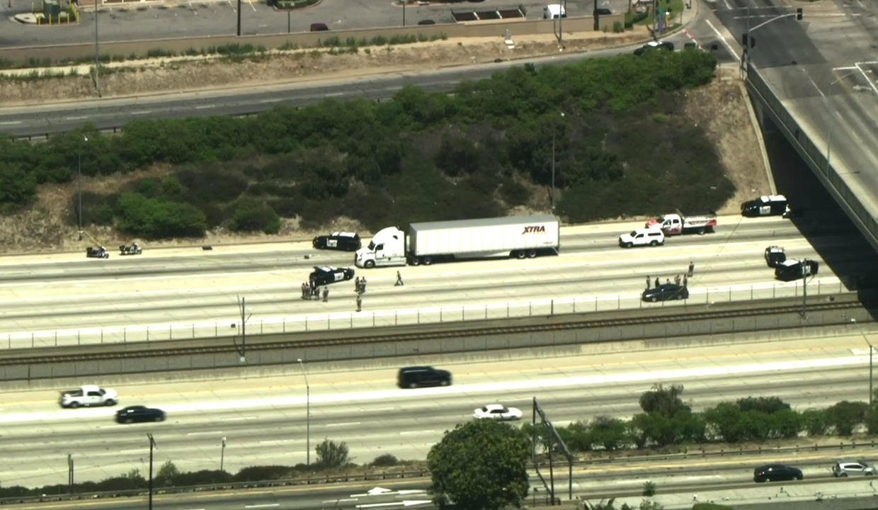 Man Running On Westbound 105 Freeway In Paramount Shot Killed By Chp