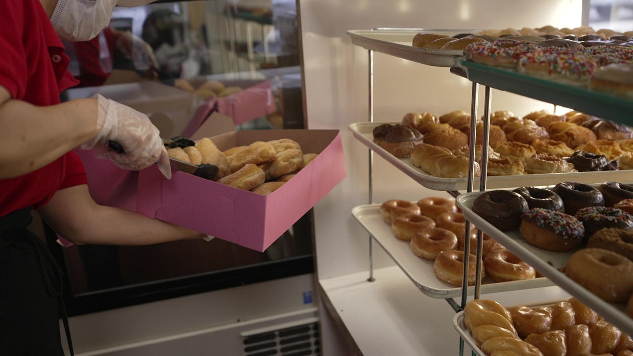 doughnut-shop-pink-box-wide.jpg 