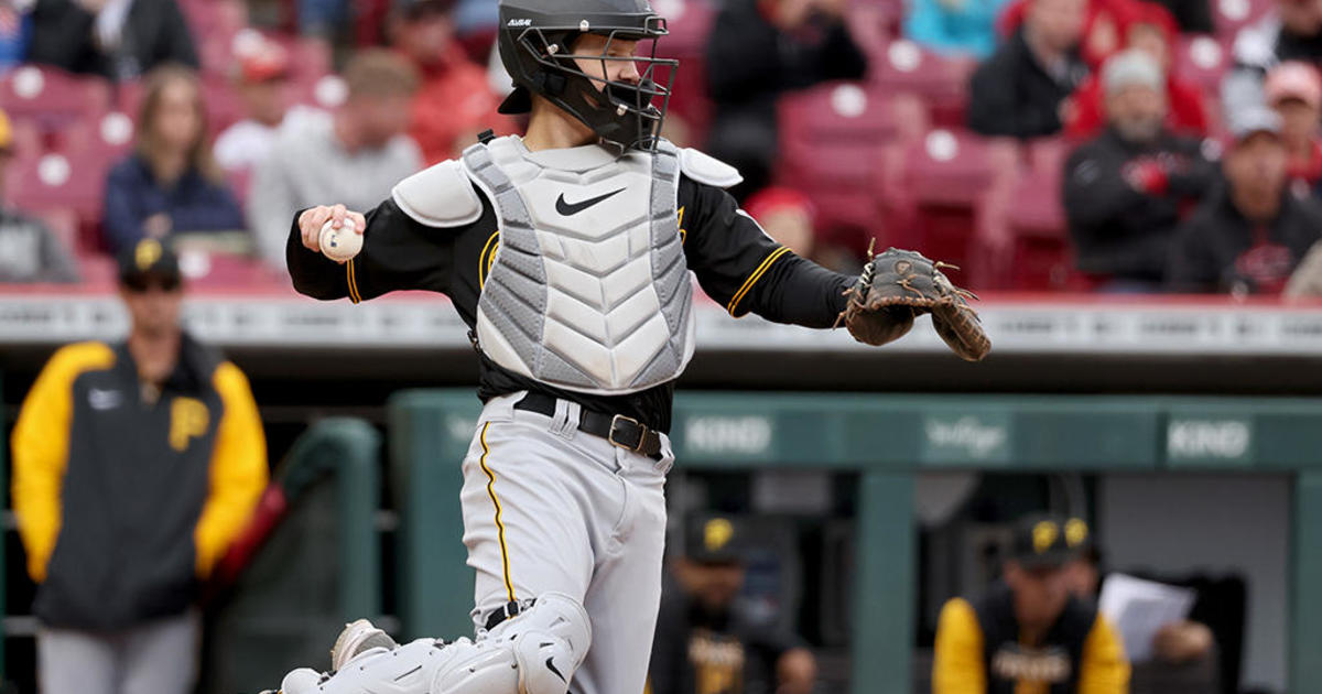 Josh VanMeter used as Pirates' emergency catcher