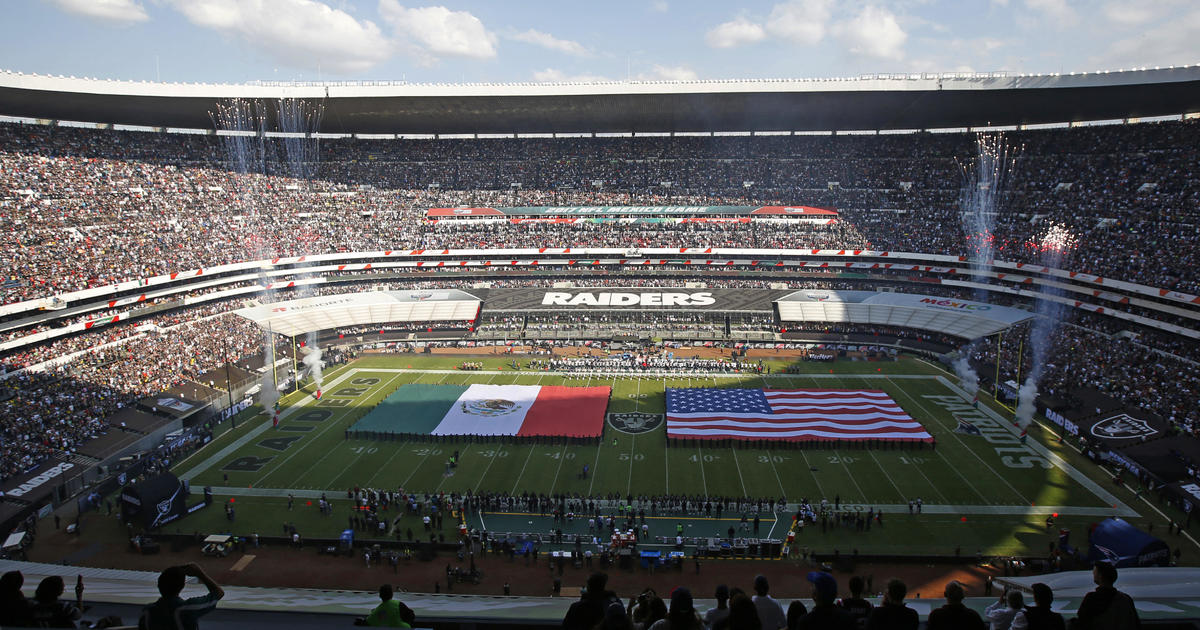 POV: You just walked in from the 49ers locker room onto Estadio Azteca