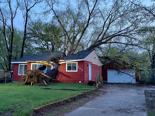 Tree falls on house in Coon Rapids 