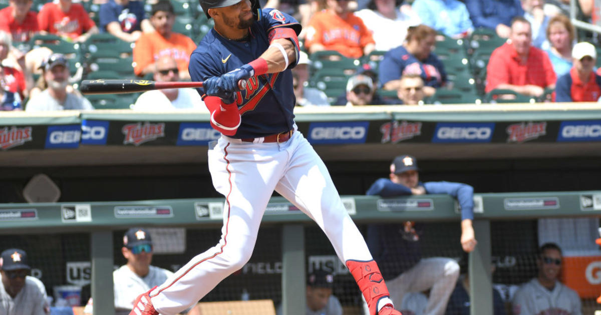 Álvarez HRs twice, Astros top Twins 5-0, win 10th straight