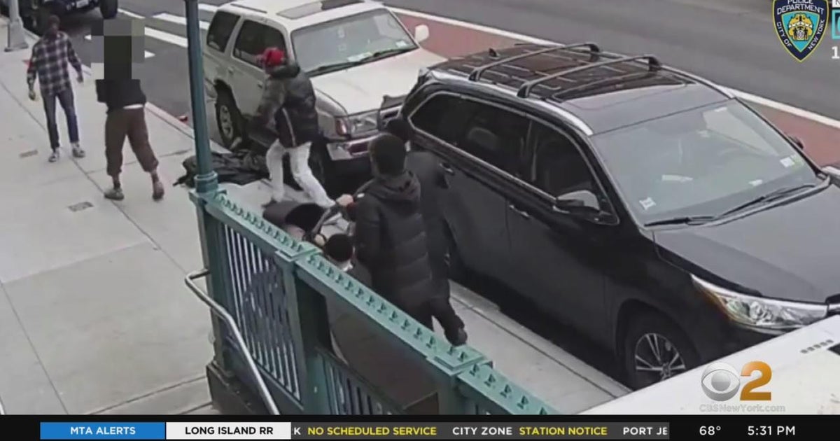 Man robbed in Brooklyn; police search for 2 suspects - CBS New York